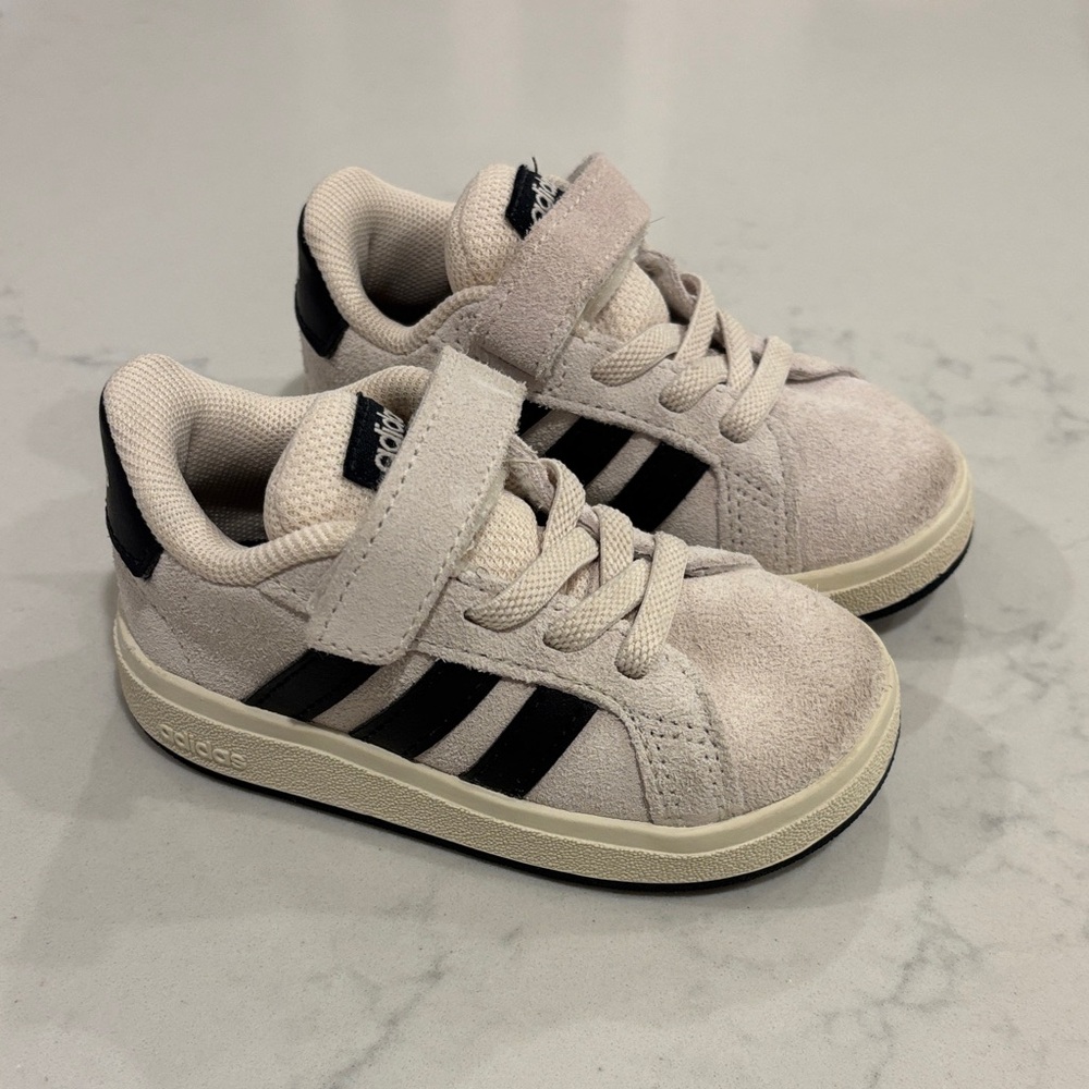 BOYS TODDLER ADIDAS GRAND COURT 00'S SNEAKER